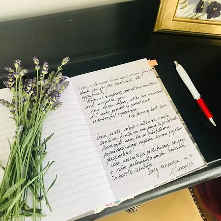 Enam Δωμάτια σε οικογενειακή κατοικία