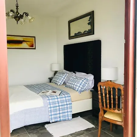 Enam Δωμάτια σε οικογενειακή κατοικία *