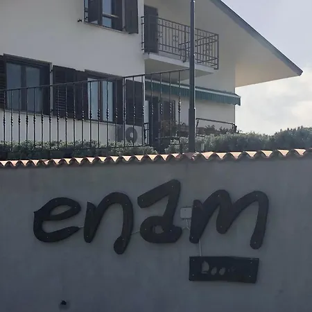 Homestay Enam *