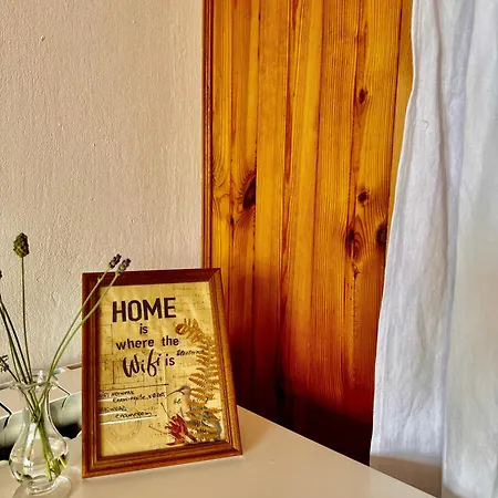 Δωμάτια σε οικογενειακή κατοικία Enam *