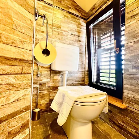 Δωμάτια σε οικογενειακή κατοικία Enam