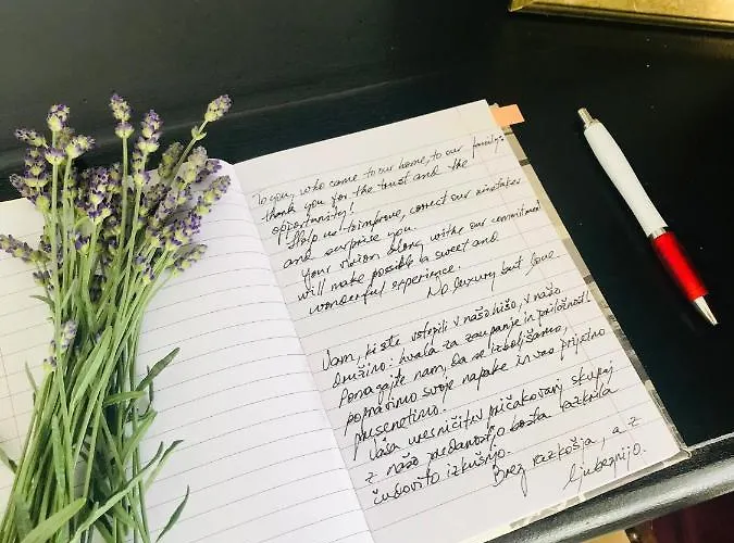 Enam Δωμάτια σε οικογενειακή κατοικία