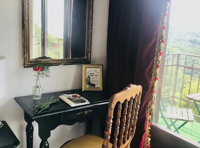 Enam Δωμάτια σε οικογενειακή κατοικία *