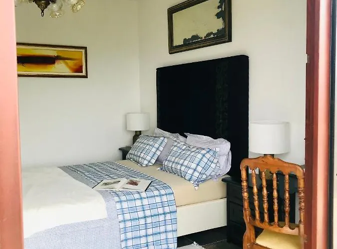 Enam Δωμάτια σε οικογενειακή κατοικία *